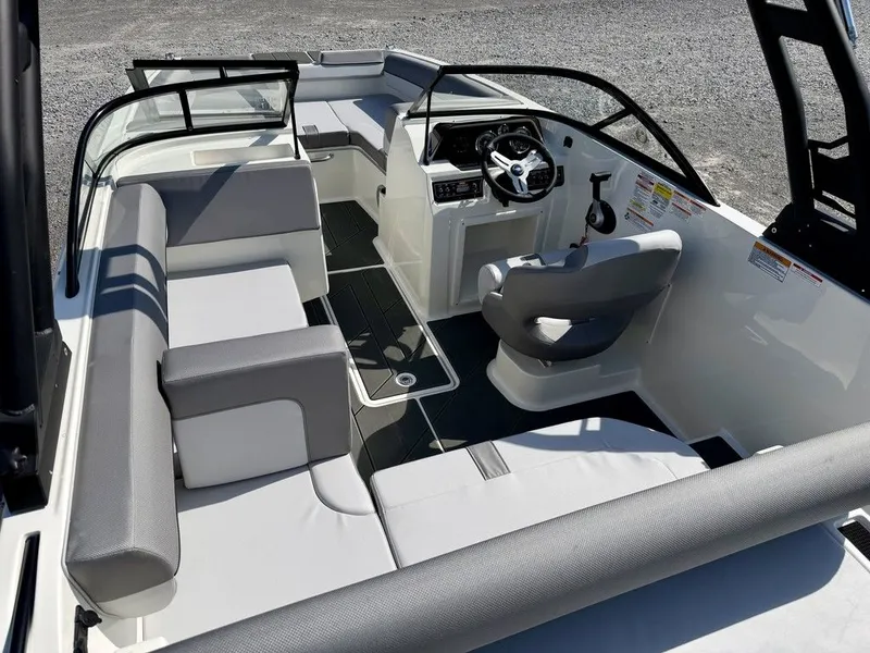 Slide: The Image of Bayliner D20i 2026 - 1