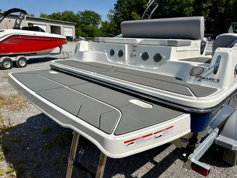 Slide: The Image of Bayliner D20i 2026 - 56