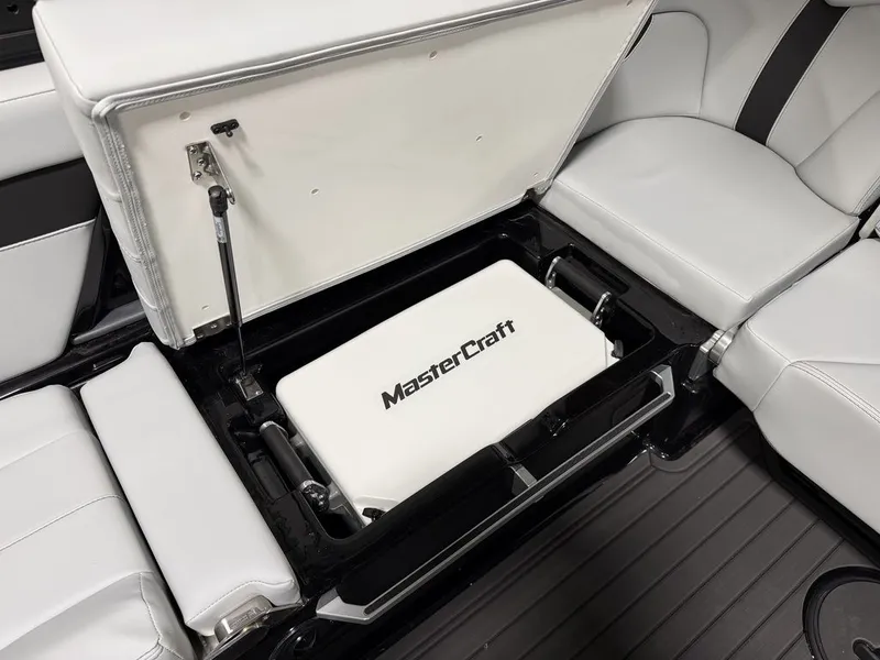 Slide: The Image of MasterCraft XT24 2026 - 22
