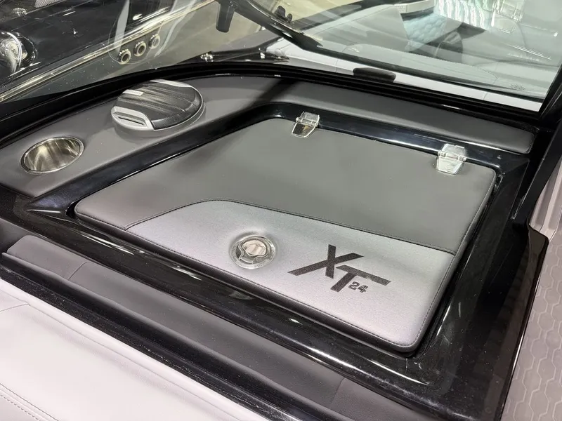 Slide: The Image of MasterCraft XT24 2026 - 32