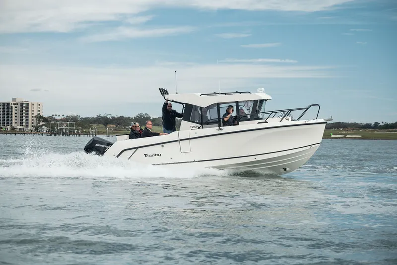 The Image of Bayliner T23 Pilothouse 2026 - 0