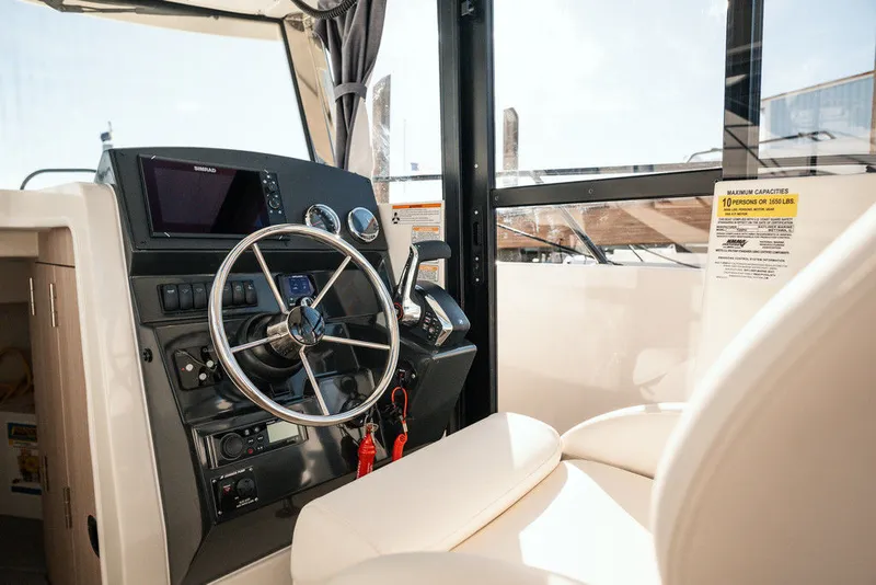 Slide: The Image of Bayliner T23 Pilothouse 2026 - 4