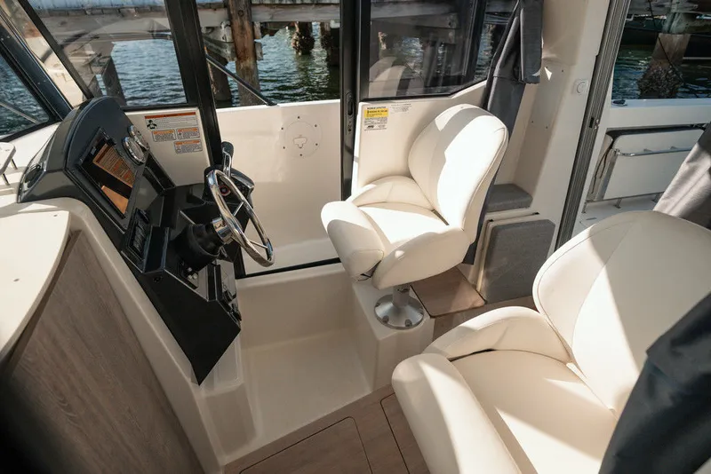 Slide: The Image of Bayliner T23 Pilothouse 2026 - 8