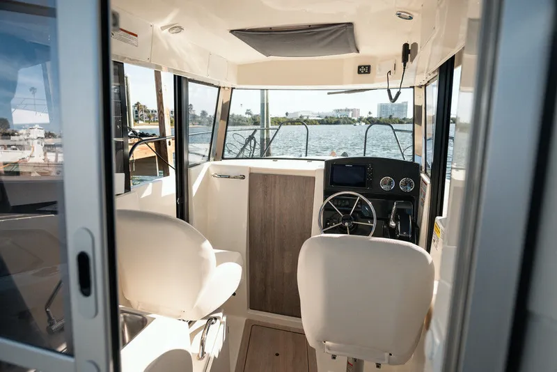 Slide: The Image of Bayliner T23 Pilothouse 2026 - 3