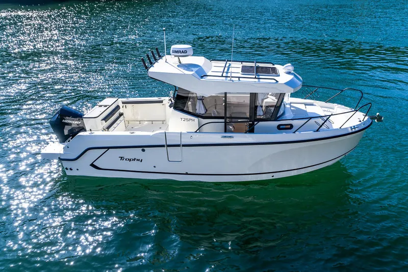 Slide: The Image of Bayliner T25 Pilothouse 2026 - 2