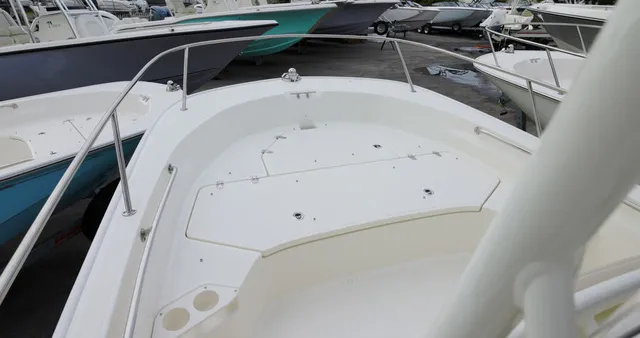 Slide: The Image of Boston Whaler 190 Montauk 2026 - 14