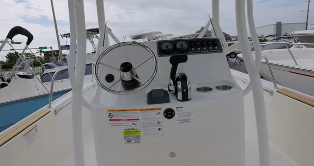 Slide: The Image of Boston Whaler 190 Montauk 2026 - 10