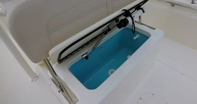 Slide: The Image of Boston Whaler 190 Montauk 2026 - 9