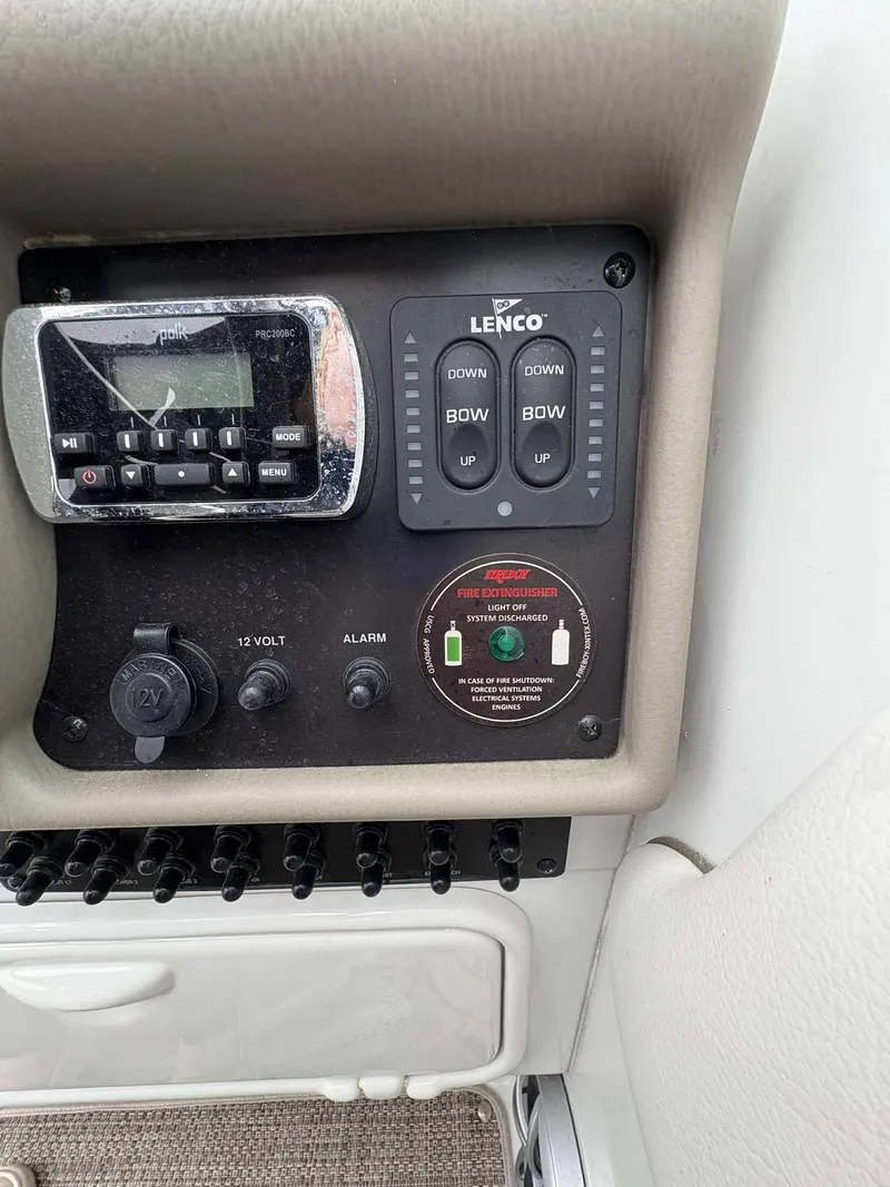 Slide: The Image of Crownline Boats 264CR 2018 - 18