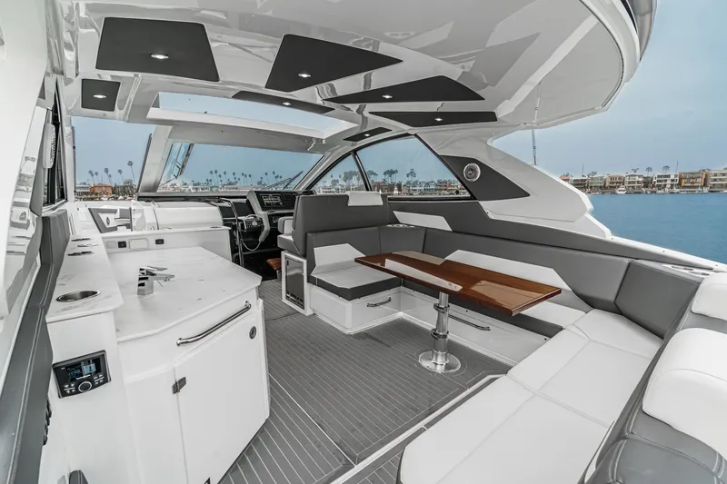Slide: The Image of Cruisers 42 GLS 2022 - 23