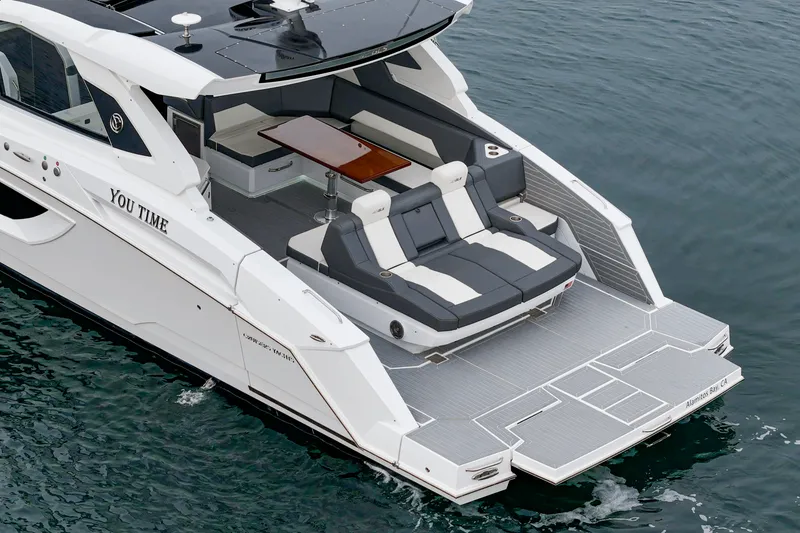 Slide: The Image of Cruisers 42 GLS 2022 - 15