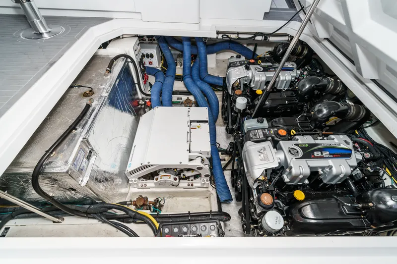 Slide: The Image of Cruisers 42 GLS 2022 - 54