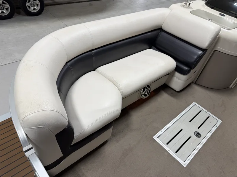 Slide: The Image of Premier 235 GRAND MAJESTIC 2009 - 8
