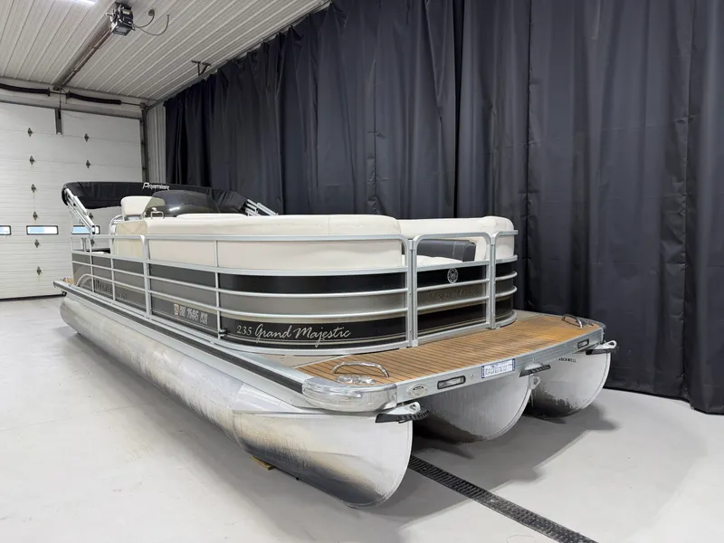 Slide: The Image of Premier 235 GRAND MAJESTIC 2009 - 2