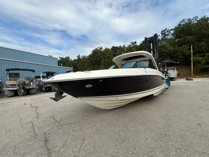 Slide: The Image of Sea Ray SLX 350 2017 - 4