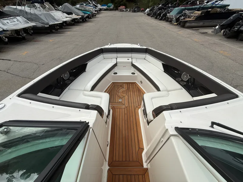 Slide: The Image of Sea Ray SLX 350 2017 - 28