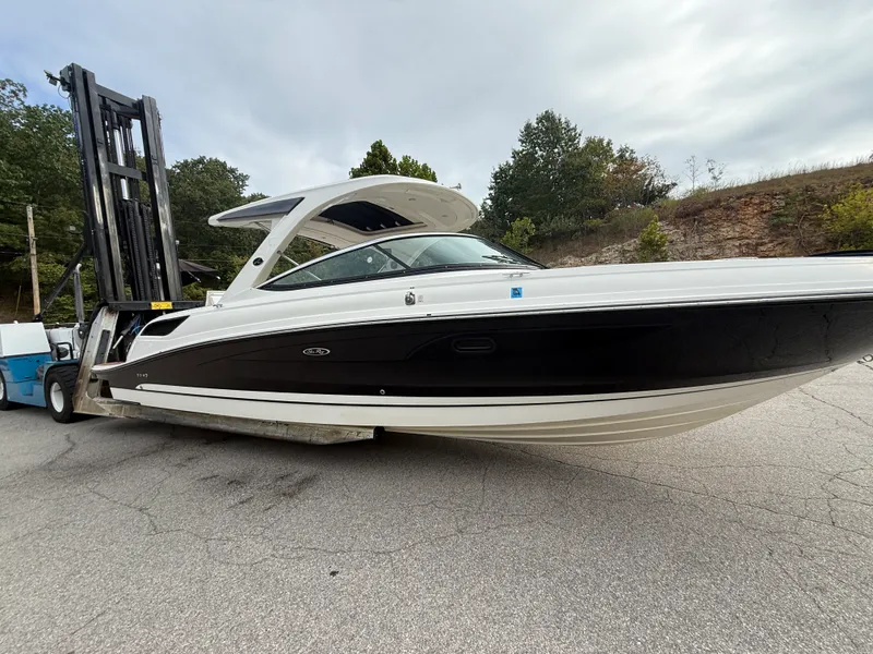 Slide: The Image of Sea Ray SLX 350 2017 - 6