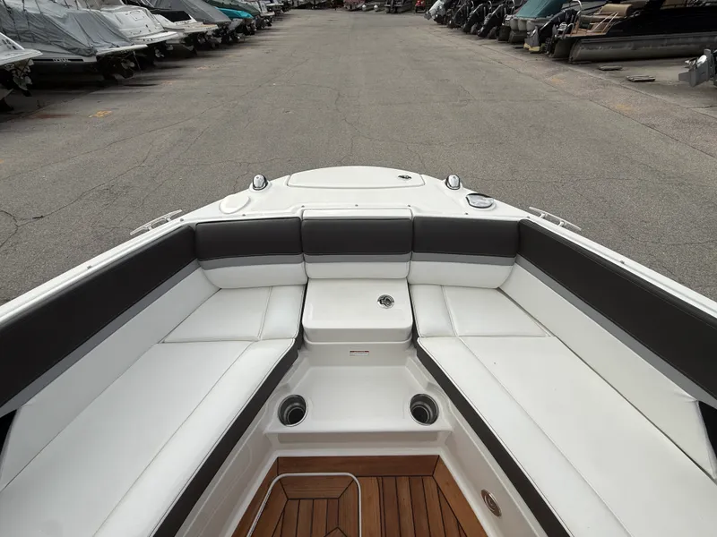 Slide: The Image of Sea Ray SLX 350 2017 - 29
