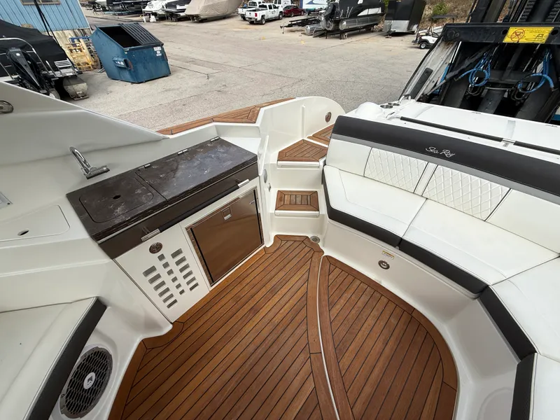 Slide: The Image of Sea Ray SLX 350 2017 - 15