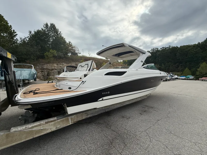 Slide: The Image of Sea Ray SLX 350 2017 - 9