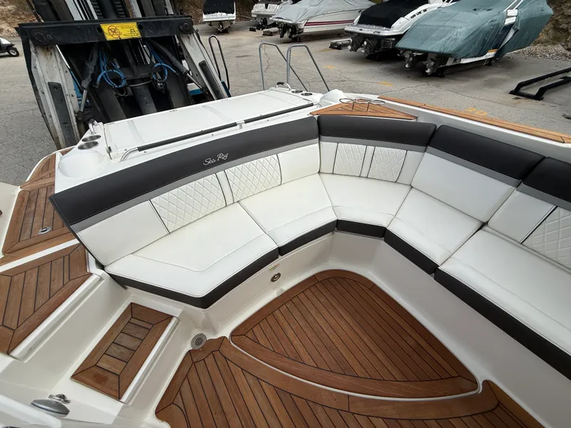 Slide: The Image of Sea Ray SLX 350 2017 - 16