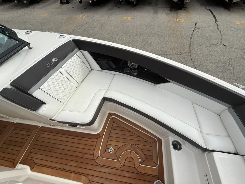 Slide: The Image of Sea Ray SLX 350 2017 - 30