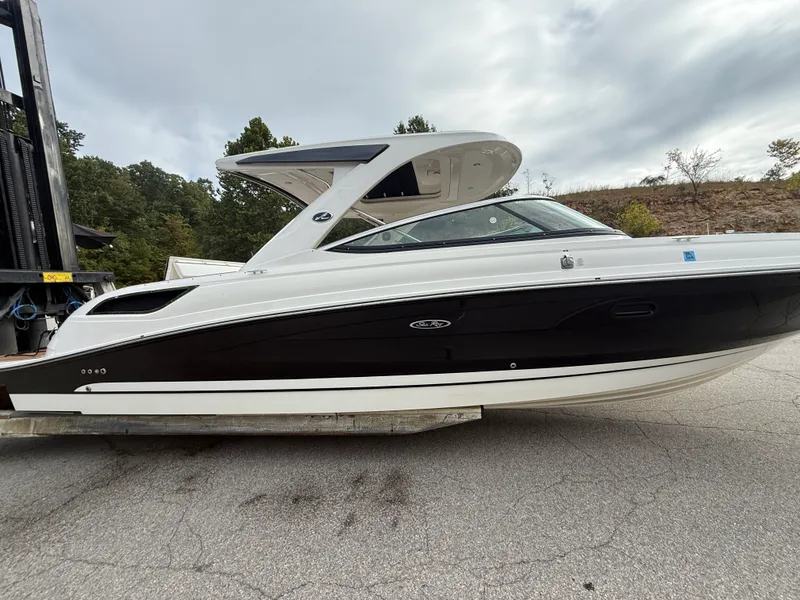 Slide: The Image of Sea Ray SLX 350 2017 - 7