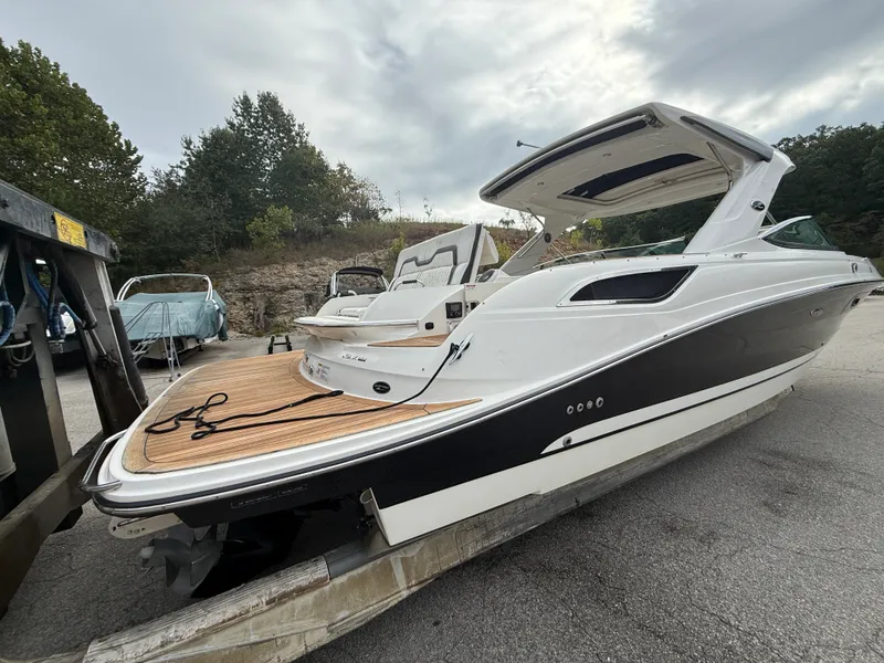 Slide: The Image of Sea Ray SLX 350 2017 - 8