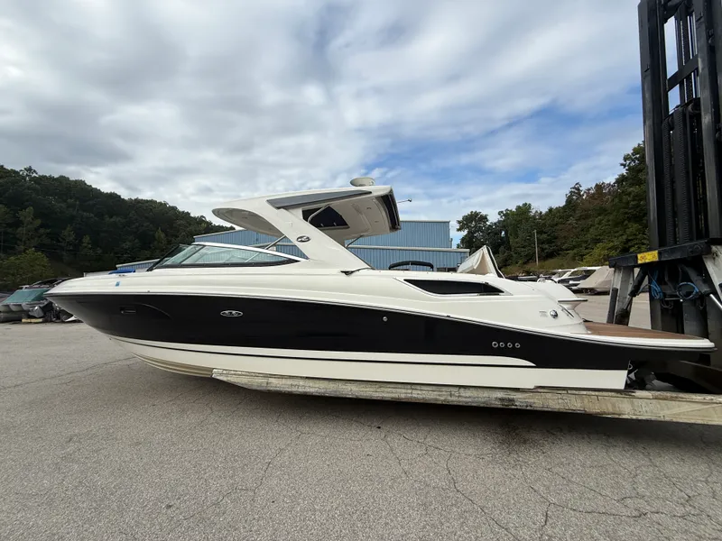 Slide: The Image of Sea Ray SLX 350 2017 - 2