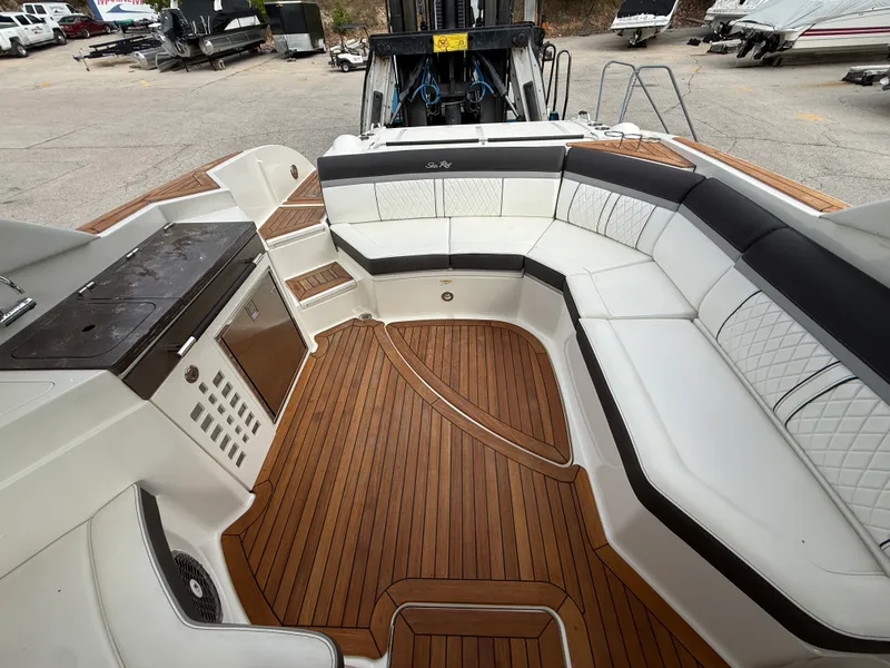 Slide: The Image of Sea Ray SLX 350 2017 - 14