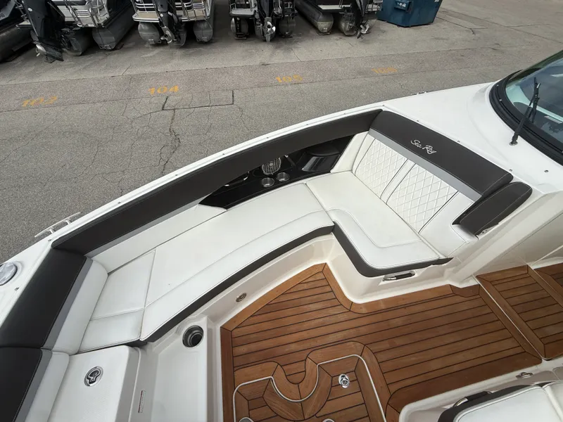 Slide: The Image of Sea Ray SLX 350 2017 - 31