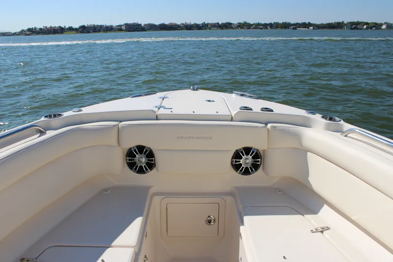 Slide: The Image of Grady-White Freedom 275 Twin Engine 2020 - 14