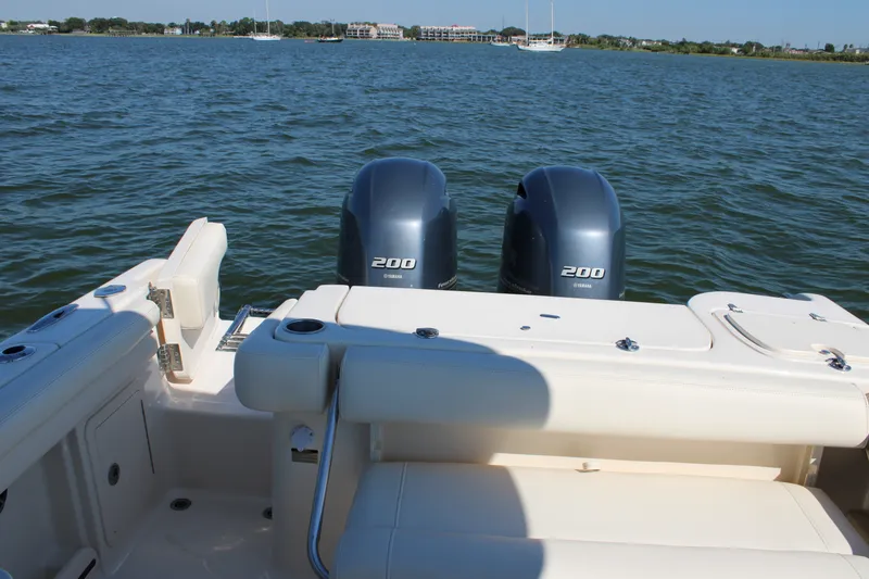 Slide: The Image of Grady-White Freedom 275 Twin Engine 2020 - 30