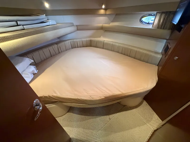 Slide: The Image of Meridian 368 MOTORYACHT 2005 - 34