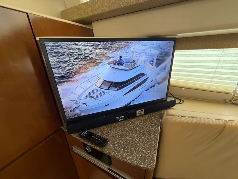 Slide: The Image of Meridian 368 MOTORYACHT 2005 - 28