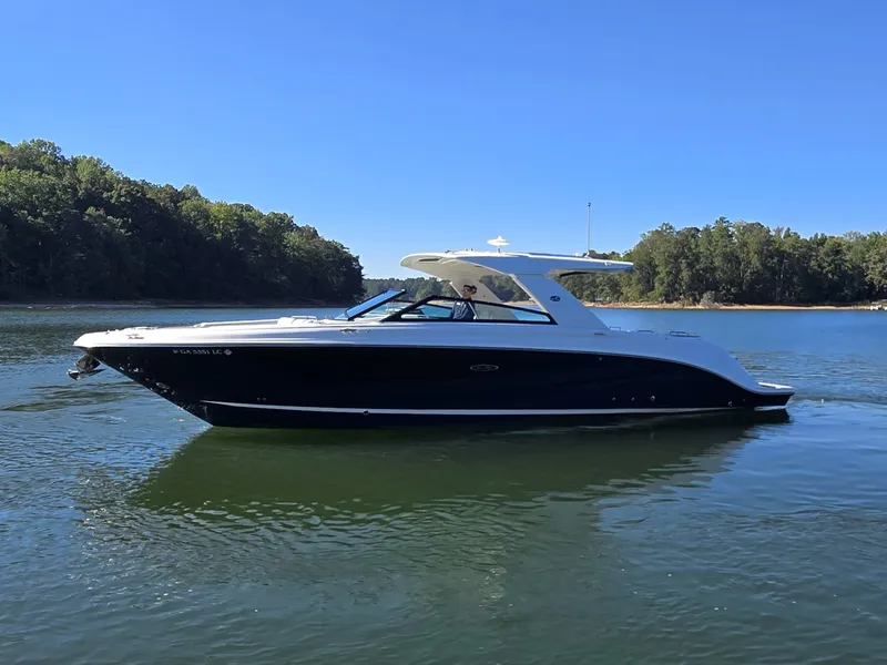Slide: The Image of Sea Ray SLX 400 2020 - 5