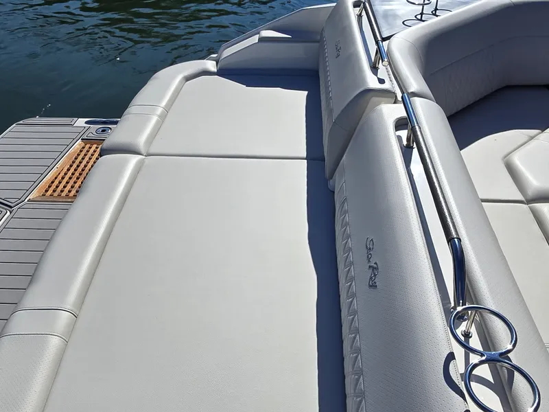 Slide: The Image of Sea Ray SLX 400 2020 - 25