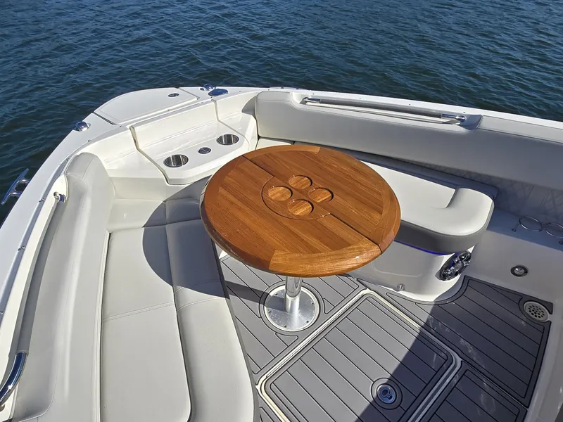 Slide: The Image of Sea Ray SLX 400 2020 - 55