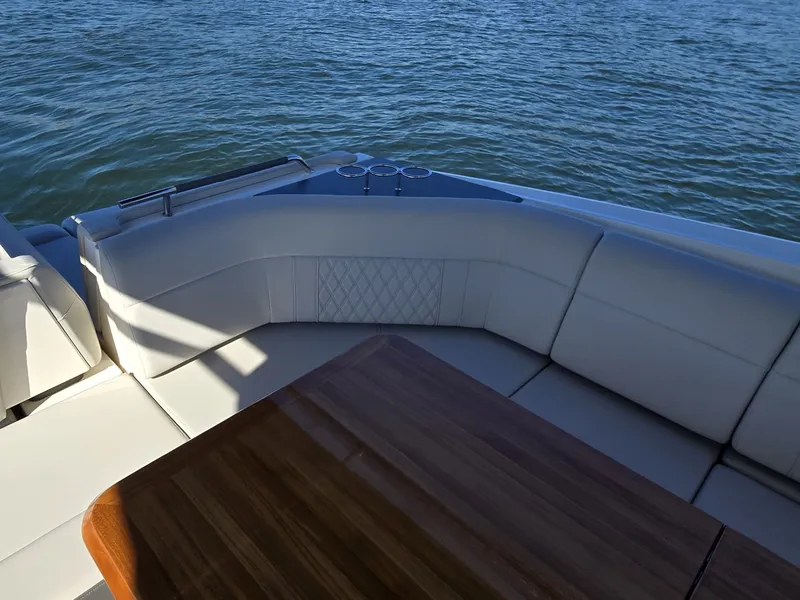 Slide: The Image of Sea Ray SLX 400 2020 - 33