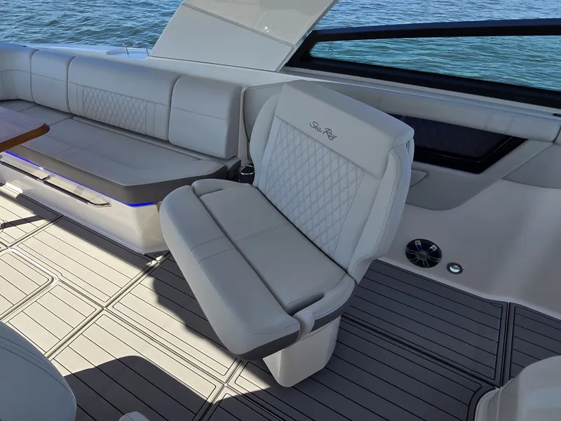 Slide: The Image of Sea Ray SLX 400 2020 - 41