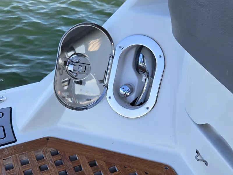 Slide: The Image of Sea Ray SLX 400 2020 - 29