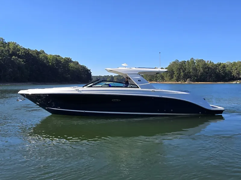 Slide: The Image of Sea Ray SLX 400 2020 - 7