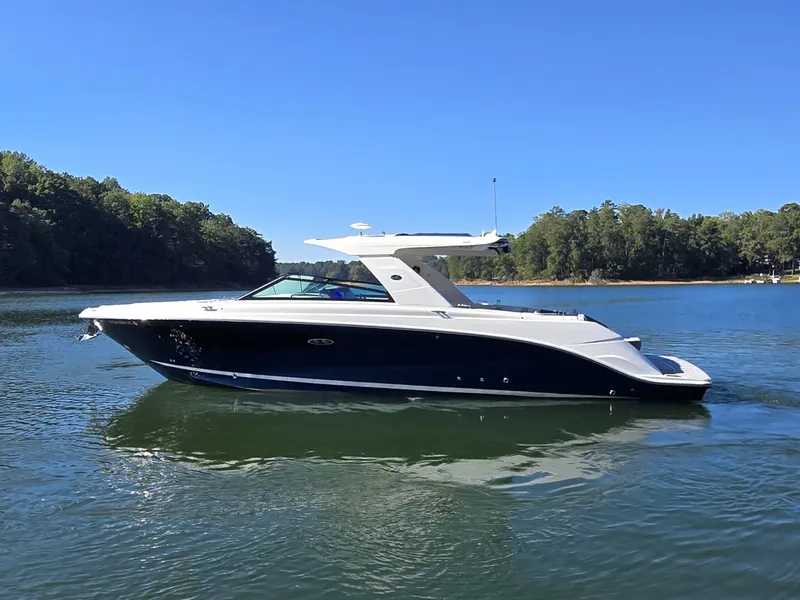 Slide: The Image of Sea Ray SLX 400 2020 - 9