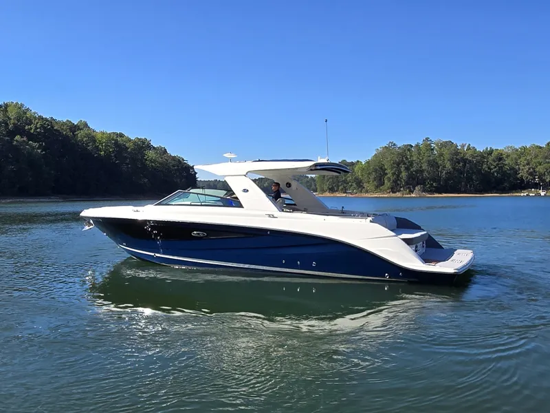 Slide: The Image of Sea Ray SLX 400 2020 - 11
