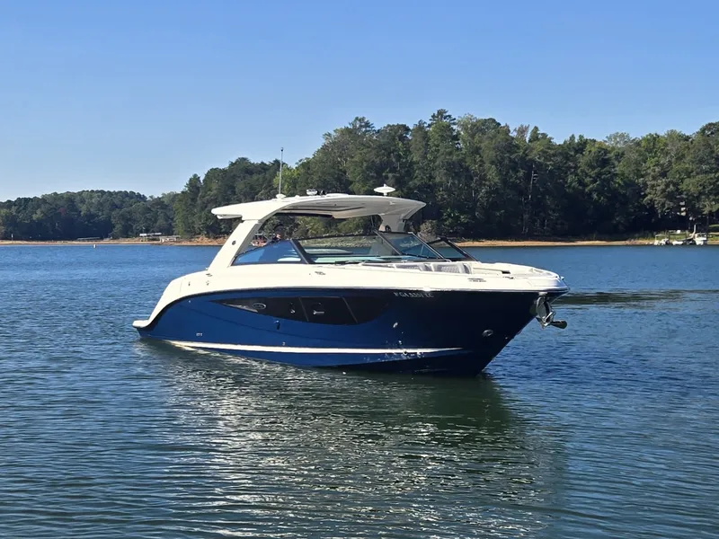 Slide: The Image of Sea Ray SLX 400 2020 - 20