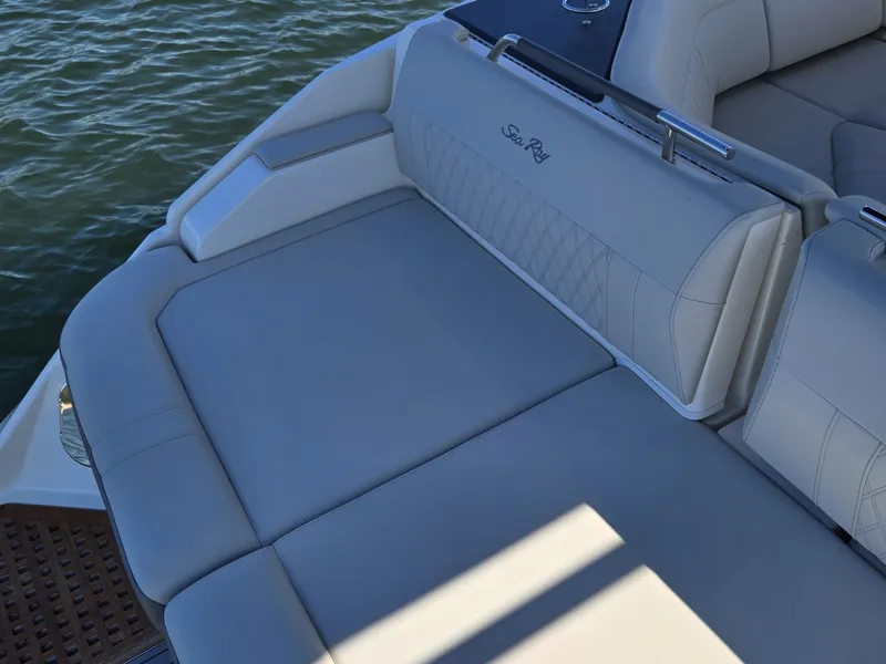 Slide: The Image of Sea Ray SLX 400 2020 - 26