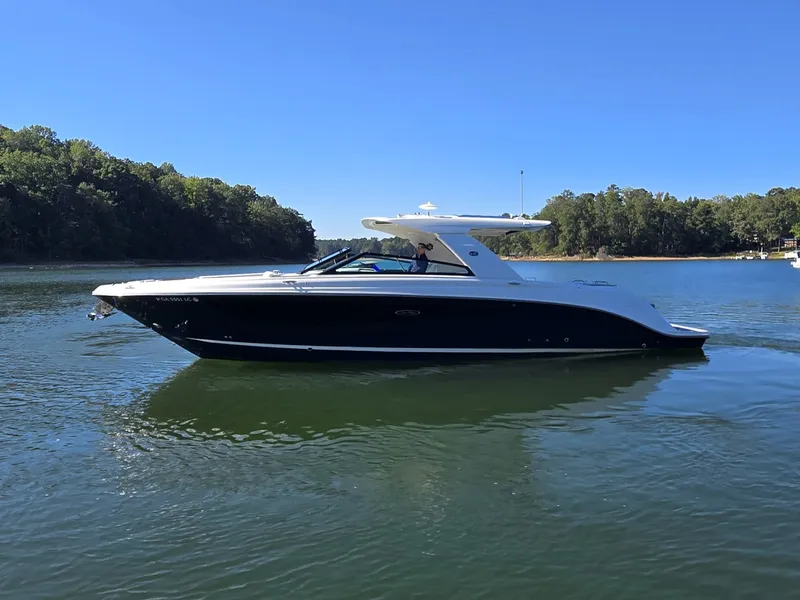 Slide: The Image of Sea Ray SLX 400 2020 - 8