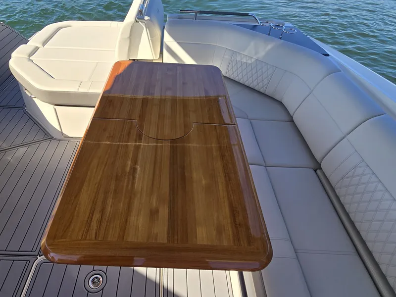 Slide: The Image of Sea Ray SLX 400 2020 - 34