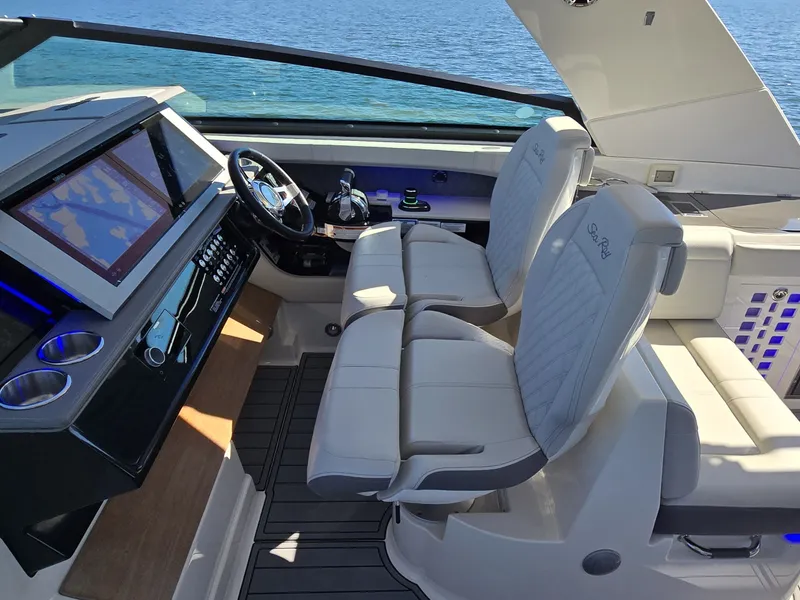 Slide: The Image of Sea Ray SLX 400 2020 - 44