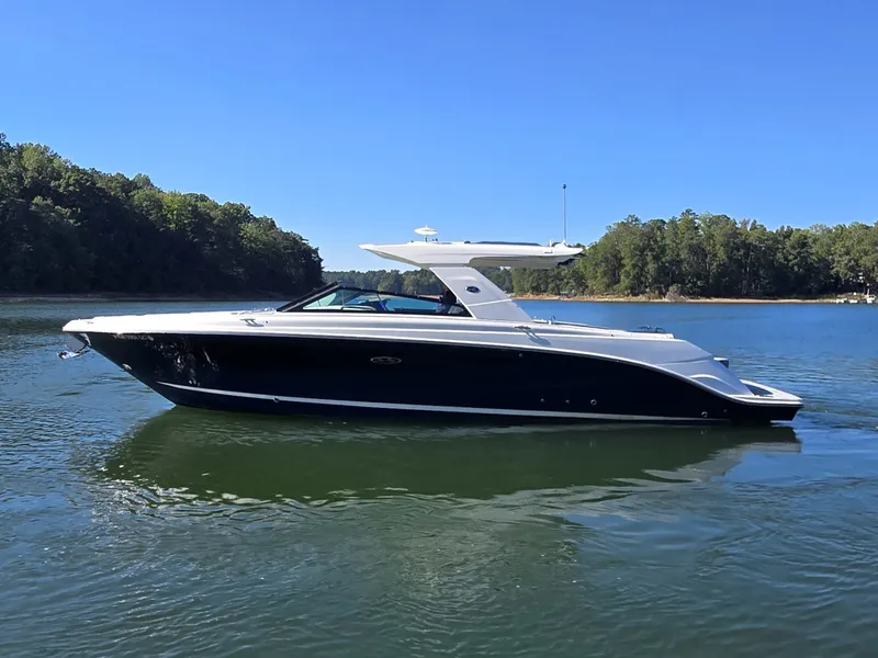Slide: The Image of Sea Ray SLX 400 2020 - 10